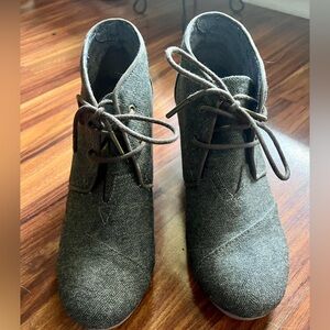 Tom’s wedge bootie in gray. Great condition!